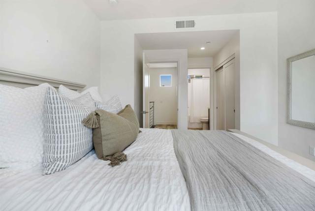 Detail Gallery Image 32 of 43 For 100 Evergreen Ave #3,  Imperial Beach,  CA 91932 - 2 Beds | 2/1 Baths