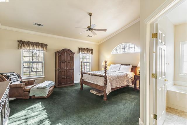 Image 18 of 40 For 8585 Whispering Oaks Rd