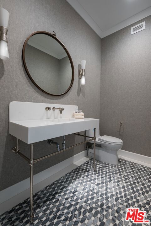 530 Arbramar Avenue, Pacific Palisades CA: https://media.crmls.org/mediaz/1fe70a6f-983d-4cdf-932b-48cc120c7c16.jpg