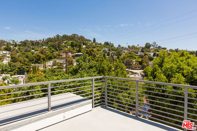 3907 De Longpre Avenue, Los Angeles CA: https://media.crmls.org/mediaz/1fe733b1-414e-4265-b189-6699bfc8c354.jpg