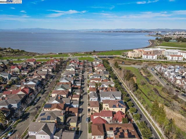1166 Taraya Terrace, Hercules CA: https://media.crmls.org/mediaz/1fe7bcc4-e455-44bf-9a3a-384b327fc9eb.jpg