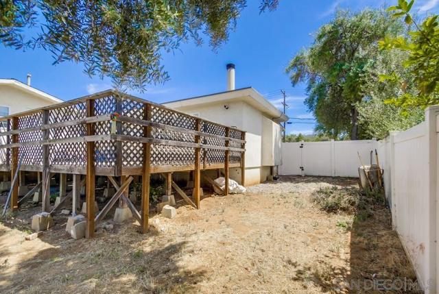 12224 Lemon Crest Drive, Lakeside CA: https://media.crmls.org/mediaz/1fe801cf-0d6e-4872-aa27-d34ef5f424a5.jpg