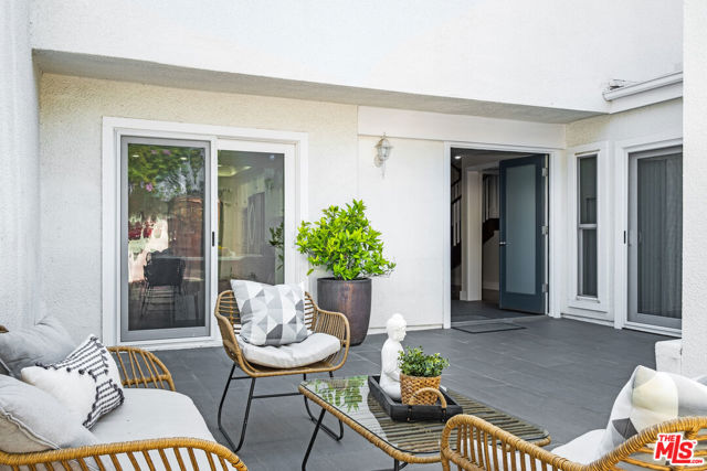 2771 Claray Drive, Los Angeles CA: https://media.crmls.org/mediaz/1fe876e9-8603-48b7-97f0-b9123356689d.jpg