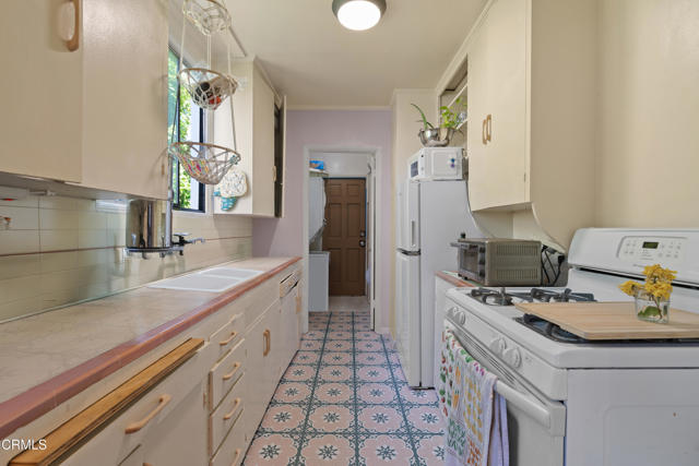 2740 Auburn Street, Los Angeles CA: https://media.crmls.org/mediaz/1fe8b15b-73bb-45b7-a55c-8055391137fa.jpg