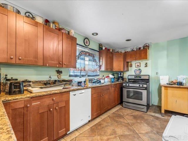 Detail Gallery Image 4 of 14 For 2049 Madera St, Lemon Grove,  CA 91945 - 3 Beds | 2 Baths
