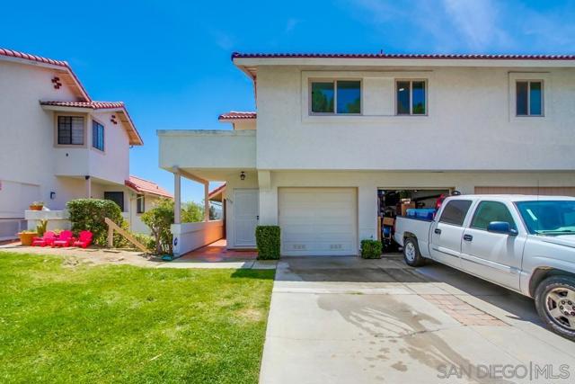 3113 Avenida Topanga, Carlsbad CA: https://media.crmls.org/mediaz/1fe9a7be-bb05-461e-8c84-9833e6152ecc.jpg