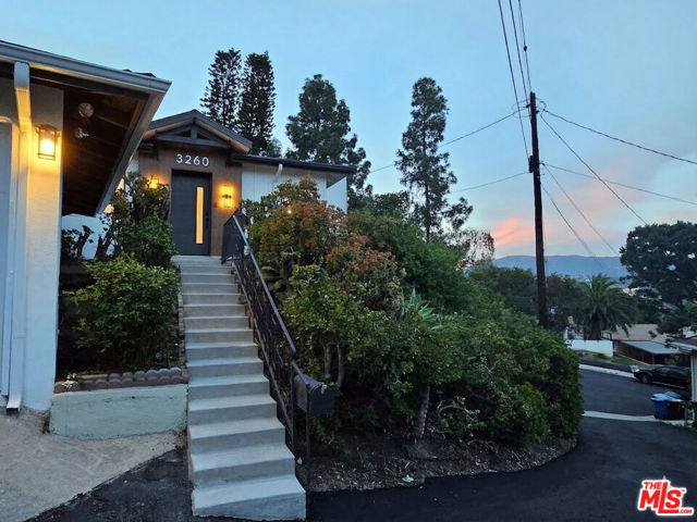 3260 Sagamore Way, Los Angeles CA: https://media.crmls.org/mediaz/1fe9c30e-9332-457e-be73-59ad80e8d909.jpg