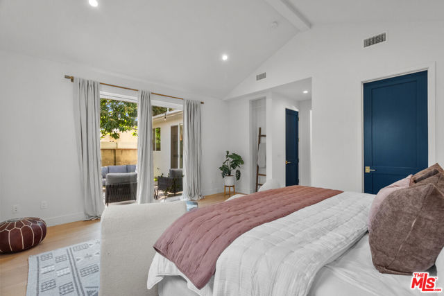 16820 Mccormick Street, Encino CA: https://media.crmls.org/mediaz/1fe9c35c-1f7e-4fa6-9805-322f7faa0715.jpg