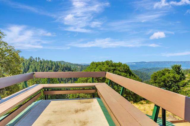950 Oak Ridge Road, Los Gatos CA: https://media.crmls.org/mediaz/1feae570-dd16-4eb8-8057-7594cdae8dba.jpg