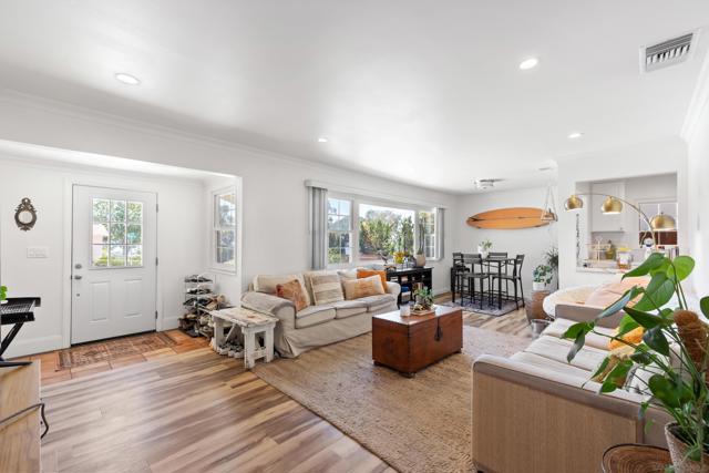 3380 Moraga Court, San Diego CA: https://media.crmls.org/mediaz/1feb3772-0acc-4ea8-931a-5d729f2aae53.jpg