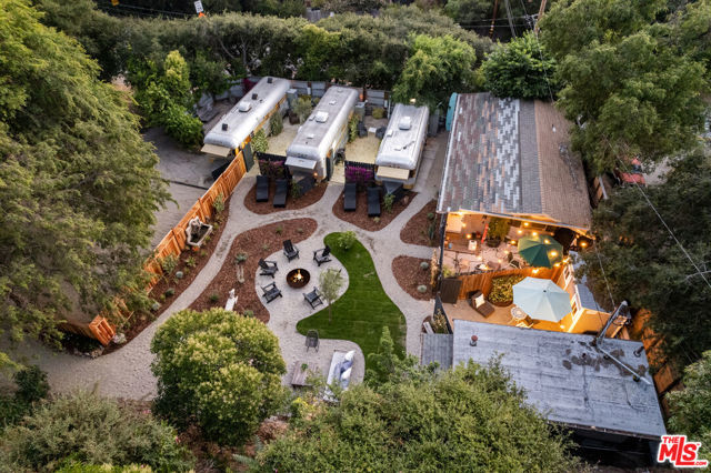272 N Topanga Canyon Boulevard, Topanga CA: https://media.crmls.org/mediaz/1febc98c-bb80-44f1-9792-a810665c442e.jpg