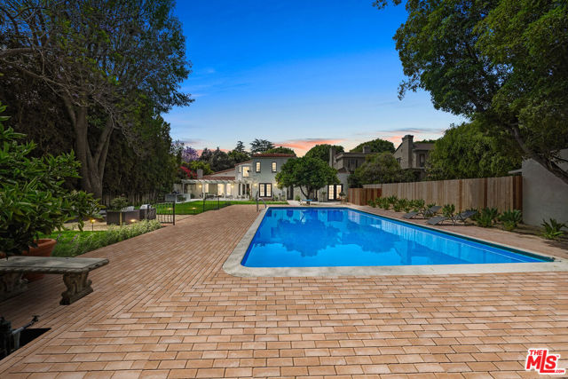 712 N RODEO Drive, Beverly Hills CA: https://media.crmls.org/mediaz/1febdecd-da1f-4356-8b12-fb222d8fdc40.jpg