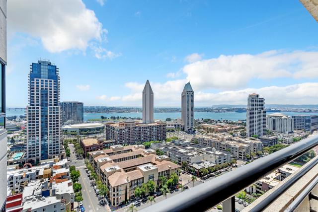 700 Front St, San Diego CA: https://media.crmls.org/mediaz/1febed05-8d61-45a0-8870-4d5354c210eb.jpg
