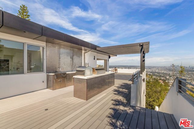 1610 Viewmont Drive, Los Angeles CA: https://media.crmls.org/mediaz/1fec3a1f-338c-4c87-bbab-6615182dabaf.jpg
