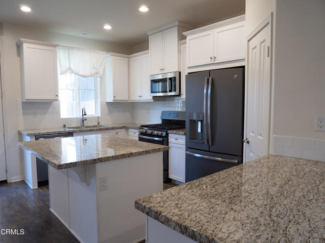 Detail Gallery Image 4 of 37 For 520 Nile River Dr, Oxnard,  CA 93036 - 4 Beds | 3 Baths