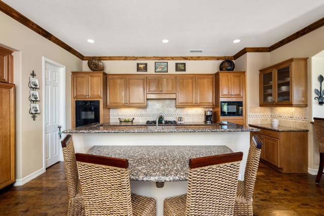 326 Loch Lomond Road, Rancho Mirage CA: https://media.crmls.org/mediaz/1fecb10d-e708-4335-9e53-5459aa27a9d8.jpg