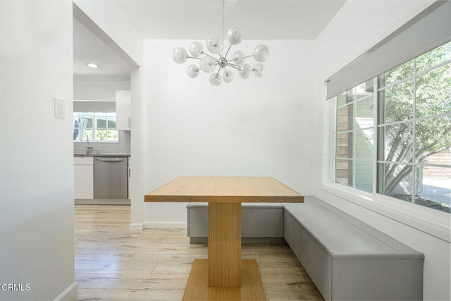 Detail Gallery Image 4 of 18 For 11118 Califa St, North Hollywood,  CA 91601 - 3 Beds | 2 Baths
