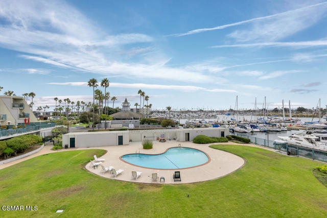 2901 Peninsula Road, Oxnard CA: https://media.crmls.org/mediaz/1fed68bd-6c93-42dd-8ffc-02be7ee5e49a.jpg