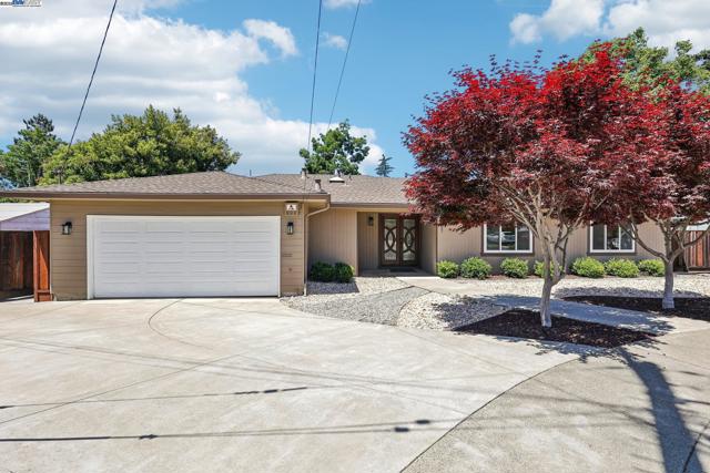 19927 Conrad Ct, Castro Valley CA: https://media.crmls.org/mediaz/1fed9778-acf5-4c84-aa6a-af1554548b5e.jpg