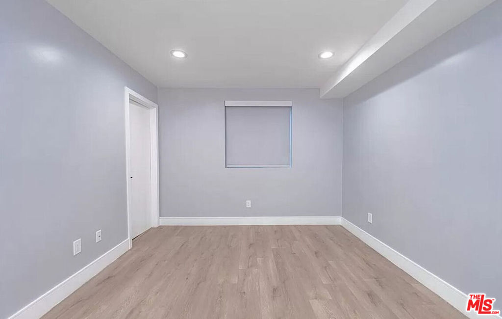https://media.crmls.org/mediaz/1feef245-92fc-4006-9c6d-3309c2e9e668.jpg?preset=X-Large