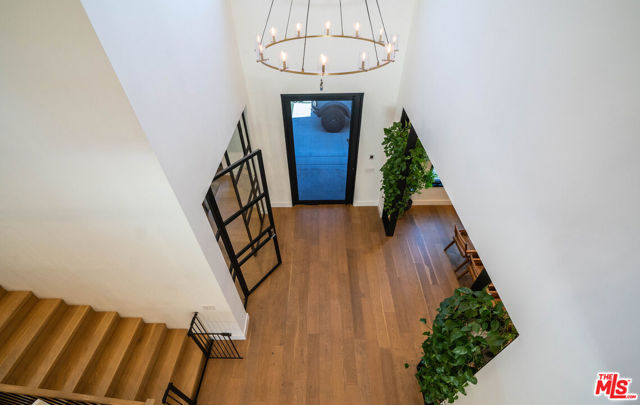 18938 Wells Drive, Tarzana CA: https://media.crmls.org/mediaz/1fef38c0-84d5-46a0-94f7-69247b2a2784.jpg