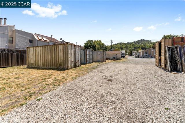 4825 San Pablo Dam Rd, El Sobrante CA: https://media.crmls.org/mediaz/1fef4f8c-bfa1-4e46-87d2-577e67229450.jpg