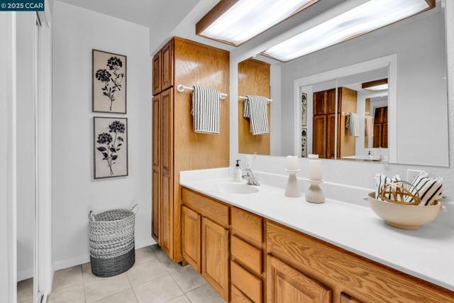 280 Sierra Dr, Walnut Creek CA: https://media.crmls.org/mediaz/1fef977d-8305-4a5d-92eb-a12198d31bfd.jpg