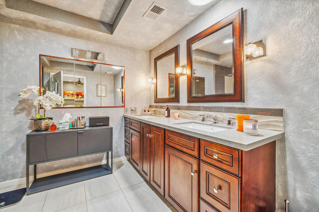32 Presidio Place, Palm Desert CA: https://media.crmls.org/mediaz/1fefc09a-7e63-48f4-b177-f9ecc6d217c7.jpg