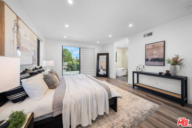 5812 Willis Avenue, Sherman Oaks CA: https://media.crmls.org/mediaz/1fefe6c7-76c9-40ce-aeb8-452e3ef6593d.jpg