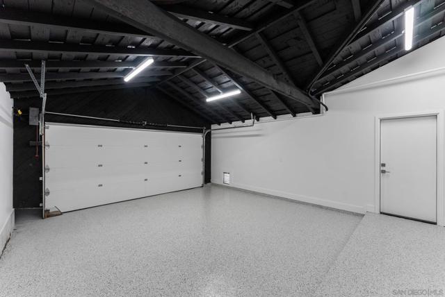5576 Chelsea Ave, La Jolla CA: https://media.crmls.org/mediaz/1ff07441-62be-4c67-a044-6e1ddbf9b04a.jpg