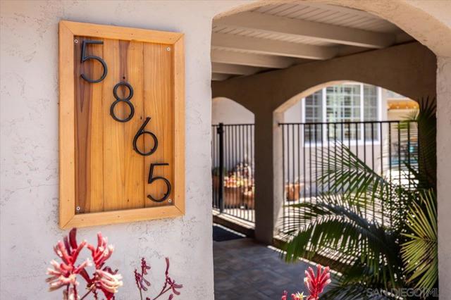 5865 Snowbond Ct, San Diego CA: https://media.crmls.org/mediaz/1ff0e5ce-f190-476e-ae0f-6fd87a420322.jpg