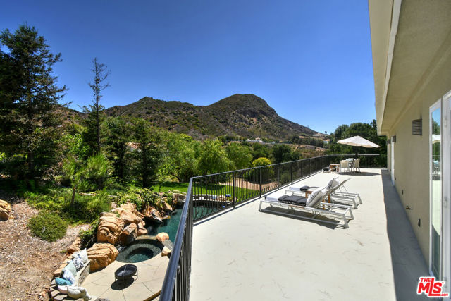 29677 Mulholland Highway, Agoura Hills CA: https://media.crmls.org/mediaz/1ff10f0e-7c28-4100-b9db-2f335734a261.jpg