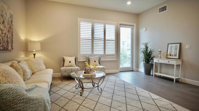 338 Llano De Los Robles Avenue, San Jose CA: https://media.crmls.org/mediaz/1ff17e98-18b5-45d1-8903-311a563173af.jpg