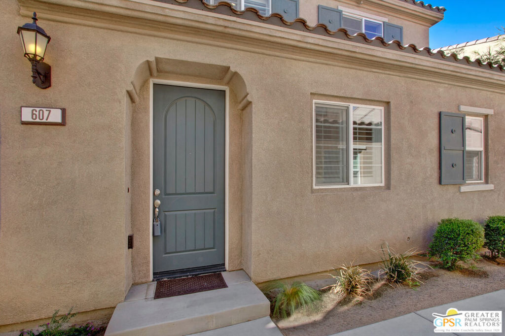 607 Calle Vibrante