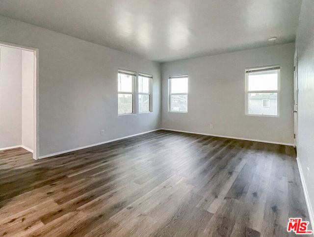 1103 Ocean Park Boulevard, Santa Monica CA: https://media.crmls.org/mediaz/1ff1bf5b-b4c8-4bcc-b519-0449b915f5cc.jpg
