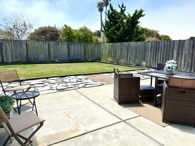 407 Beach Avenue, Half Moon Bay CA: https://media.crmls.org/mediaz/1ff27ebe-a250-4c9b-bb49-2461ef395736.jpg