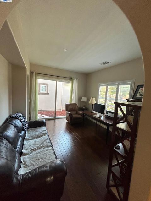 3002 Blackberry Ave, San Ramon CA: https://media.crmls.org/mediaz/1ff2b262-bc4d-4f78-93e6-525678600b59.jpg