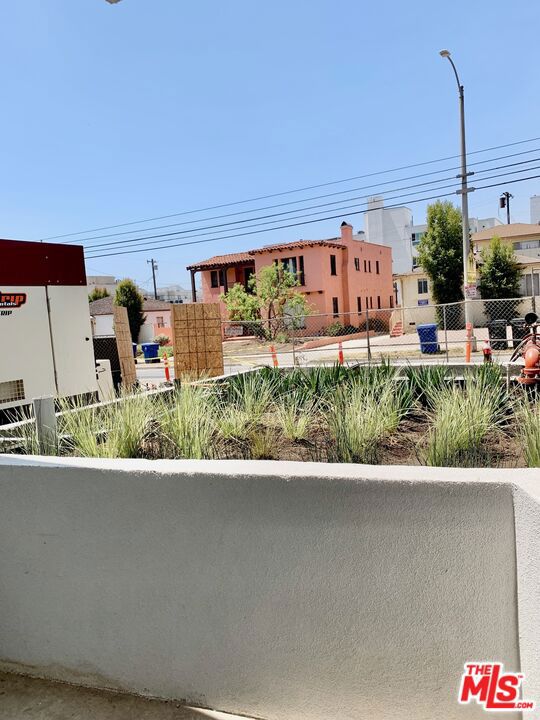 1822 Overland Avenue, Los Angeles CA: https://media.crmls.org/mediaz/1ff463e7-1fd9-47f6-83d0-38d89aa6c0a6.jpg