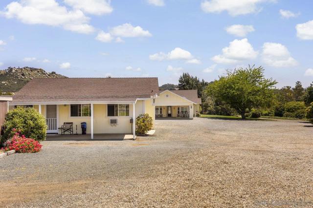 3232 N Twin Oaks Valley Rd, San Marcos CA: https://media.crmls.org/mediaz/1ff46ea8-6b94-462b-a592-26a17cdee1c7.jpg