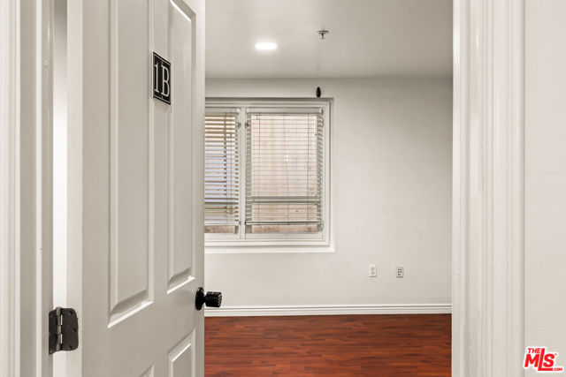 2667 Menlo Avenue, Los Angeles CA: https://media.crmls.org/mediaz/1ff48d2f-0d26-42a6-84ff-fedacf39b1a1.jpg