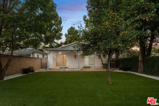 18536 Malden Street photo 4