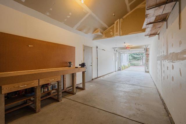 1920 Constitution Boulevard, Salinas CA: https://media.crmls.org/mediaz/1ff49c62-756c-48f7-a0f1-edc636c39885.jpg