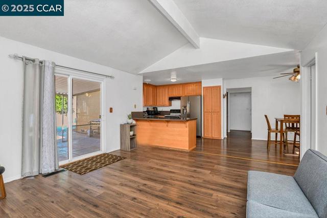 2256 CONCORD DR, Pittsburg CA: https://media.crmls.org/mediaz/1ff4a186-60b6-41b4-b9e4-3c1820fea302.jpg