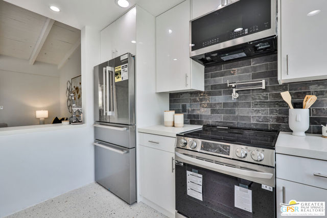 833 N Calle De Flora Vista, Palm Springs CA: https://media.crmls.org/mediaz/1ff53852-f260-42e2-963c-2a8ede211cba.jpg