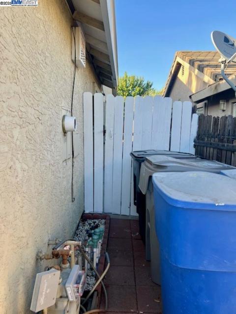 1201 Xandria Drive, Sacramento CA: https://media.crmls.org/mediaz/1ff5dd45-cd55-4335-b11e-b236499f0ddd.jpg