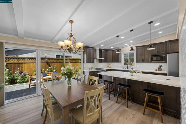30450 Oakmont Way, Hayward CA: https://media.crmls.org/mediaz/1ff60bb5-a4dc-40f3-96e5-2f9c1ee42cce.jpg