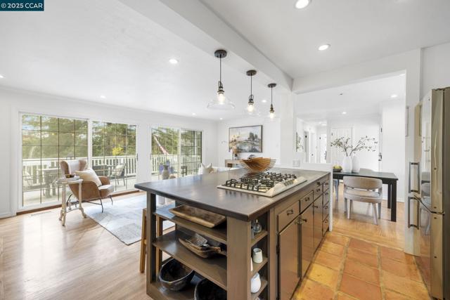 110 Twin Peaks Drive, Walnut Creek CA: https://media.crmls.org/mediaz/1ff63495-5339-41b8-b85d-3e033d1669b1.jpg