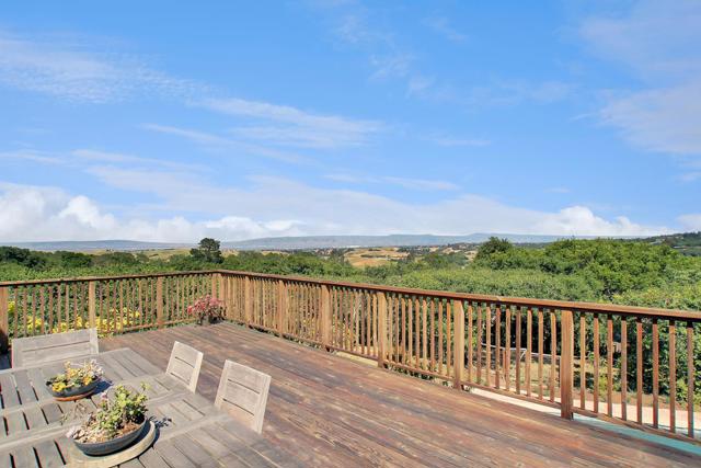 415 Golden Oak Drive, Portola Valley CA: https://media.crmls.org/mediaz/1ff66080-66d8-44ce-a290-ebd29d02591d.jpg