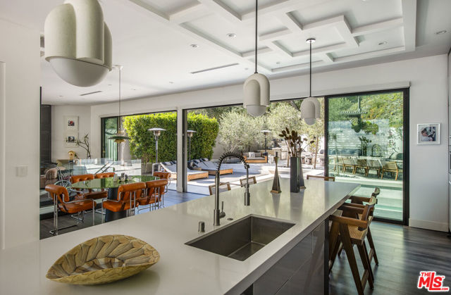 8145 Willow Glen Road, Los Angeles CA: https://media.crmls.org/mediaz/1ff6c5a0-8c61-448f-a85f-0ee476d4f0e0.jpg