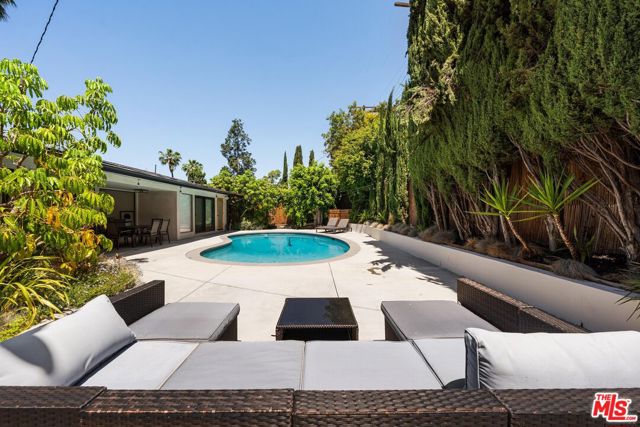 3775 Aloha Street, Los Feliz CA: https://media.crmls.org/mediaz/1ff7225e-8a55-4857-b609-07070a96dbf9.jpg